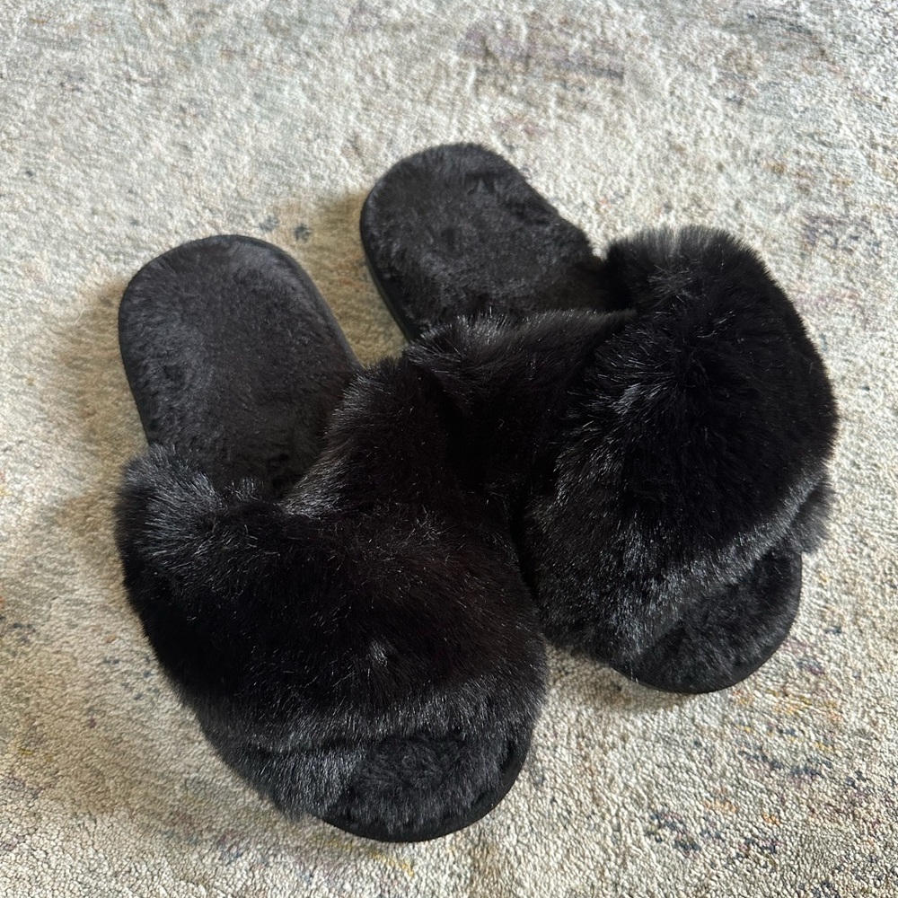 Luxurious Black Faux Fur Women's Slippers/Slides - fits size 7-8